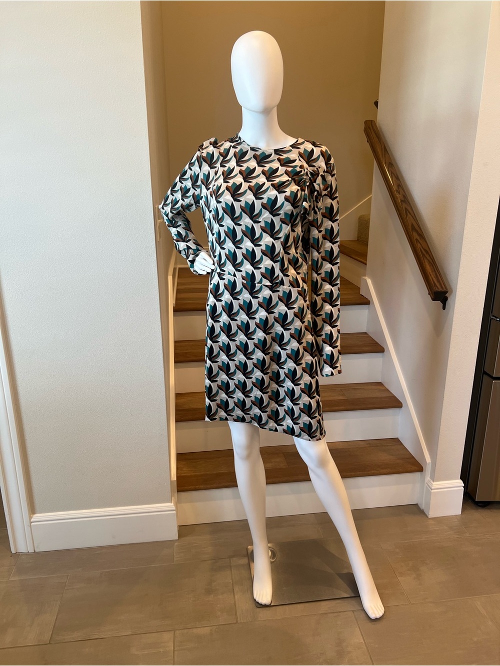 Diane Von Furstenberg Cream Long-Sleeve Shift Dress with Teal & Black Leaf Print